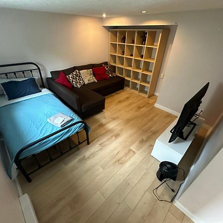 Artistic Apartment Near Downtown Victoria Luaran gambar