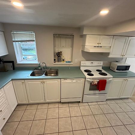 Artistic Apartment Near Downtown Victoria Luaran gambar