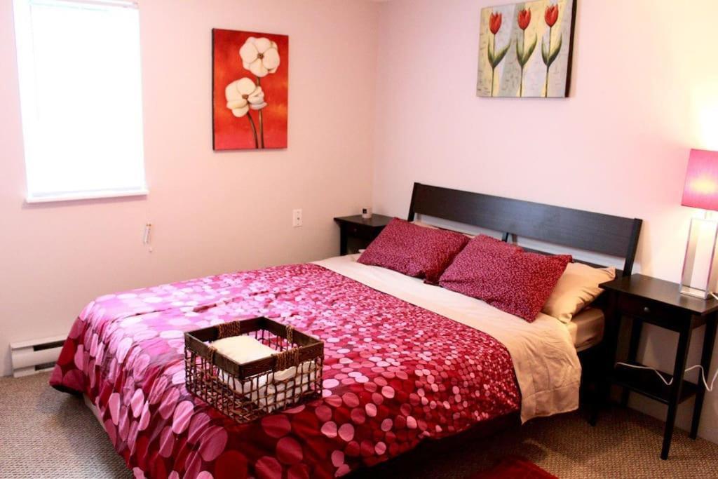 Artistic Apartment Near Downtown Victoria Luaran gambar