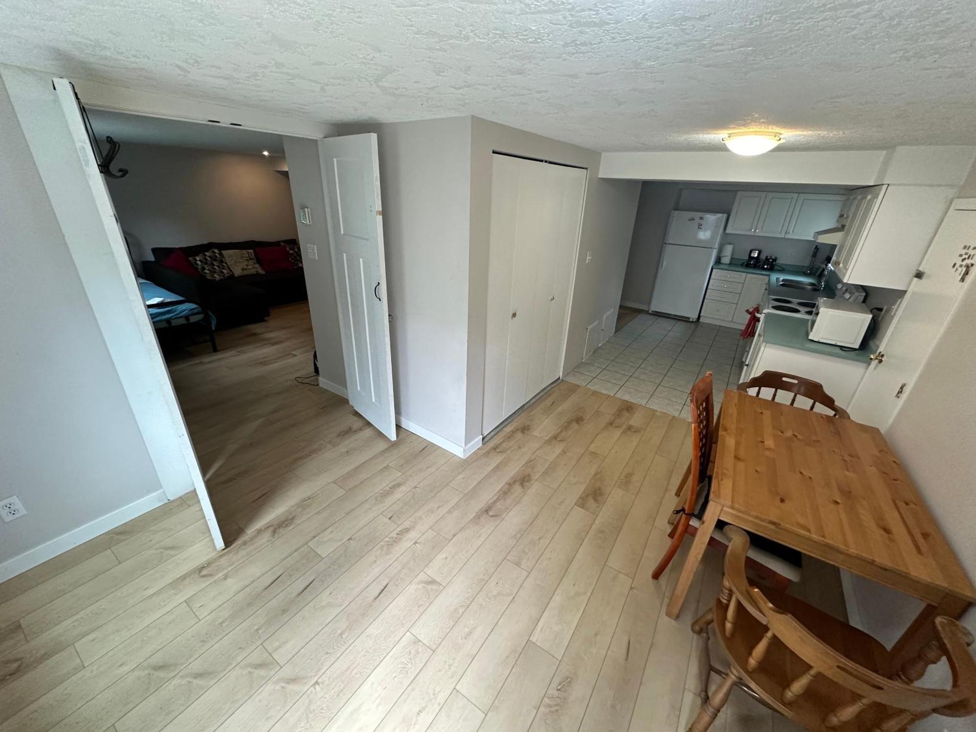 Artistic Apartment Near Downtown Victoria Luaran gambar