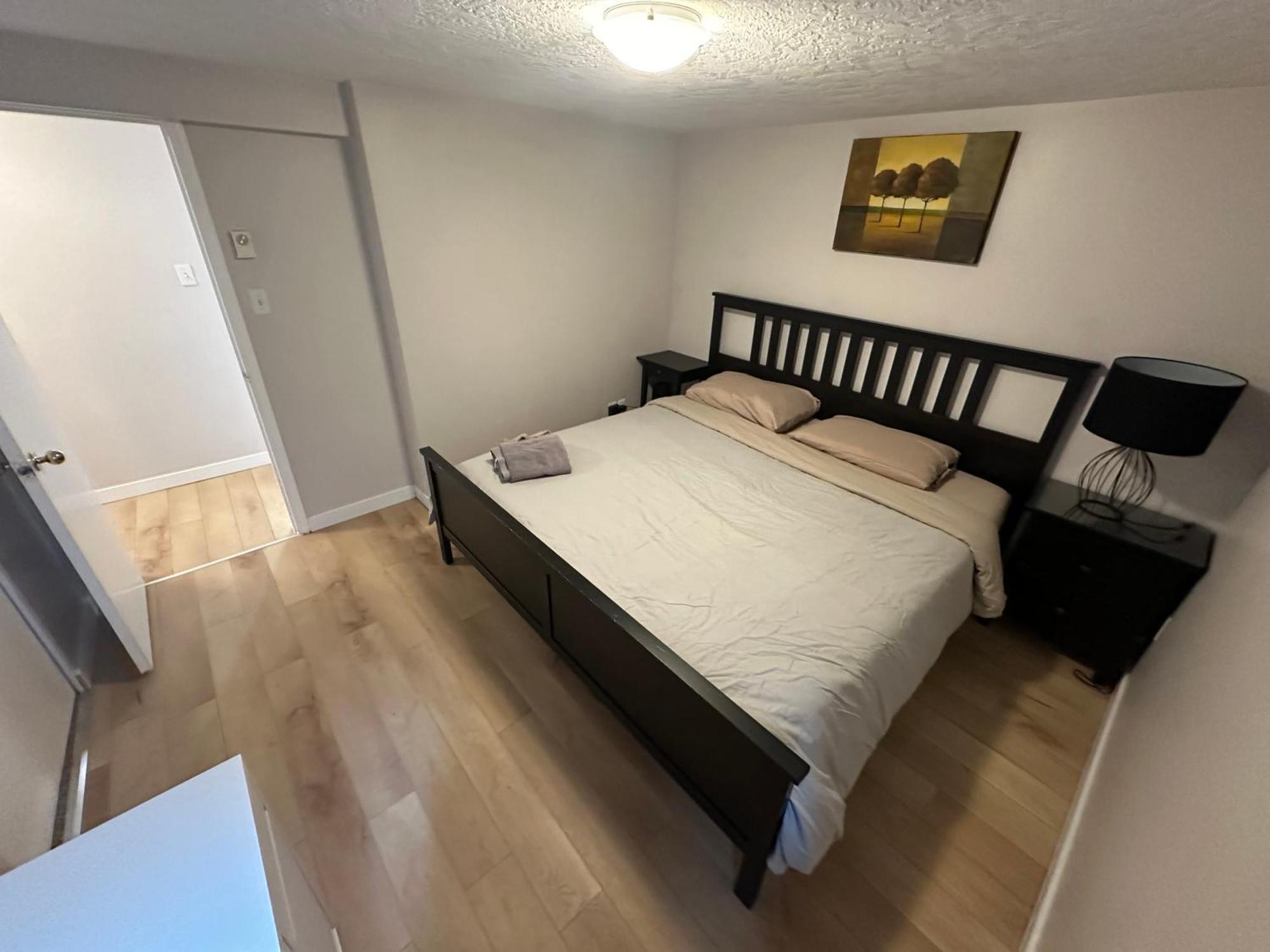 Artistic Apartment Near Downtown Victoria Luaran gambar
