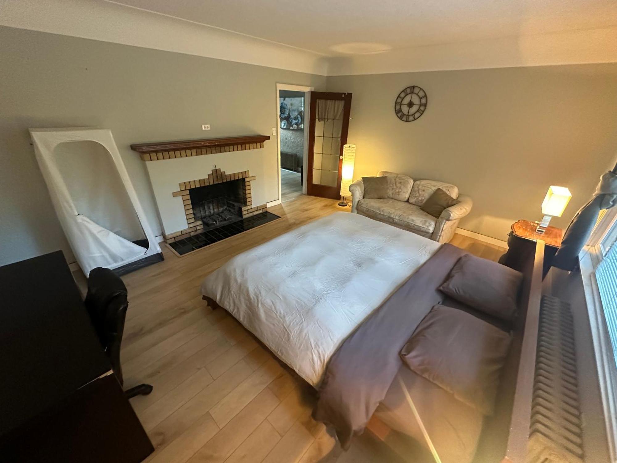 Artistic Apartment Near Downtown Victoria Luaran gambar