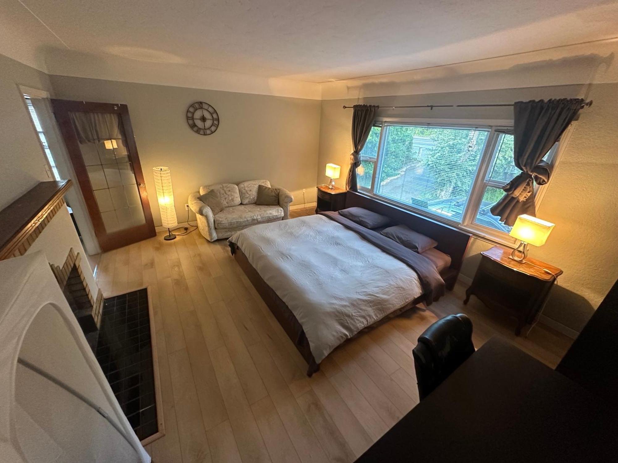Artistic Apartment Near Downtown Victoria Luaran gambar