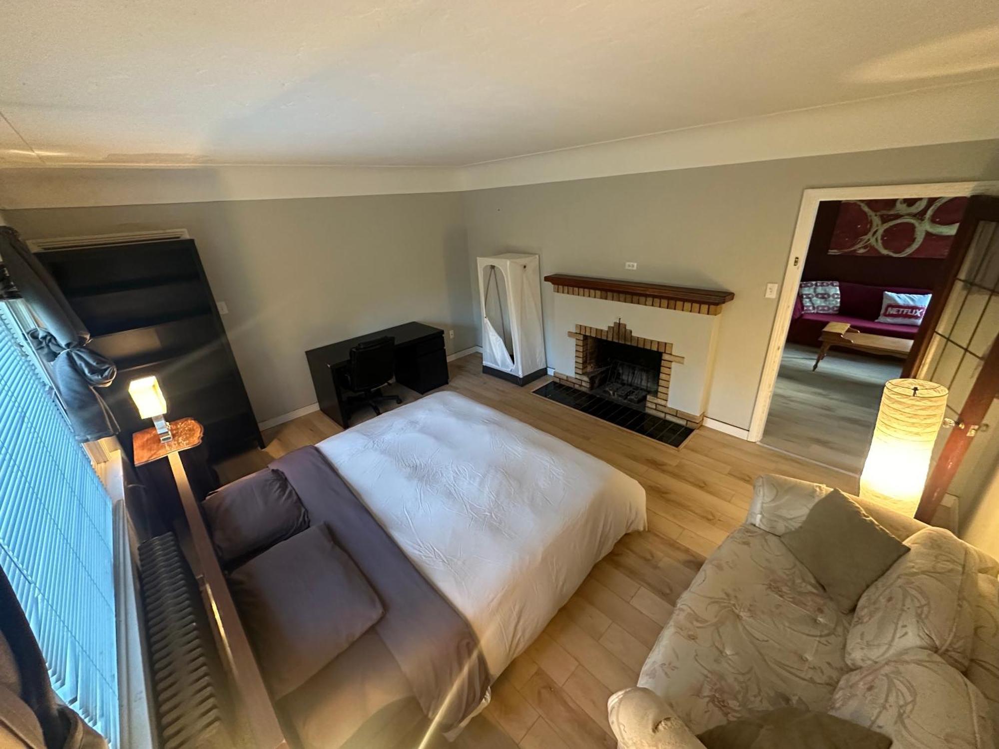 Artistic Apartment Near Downtown Victoria Luaran gambar