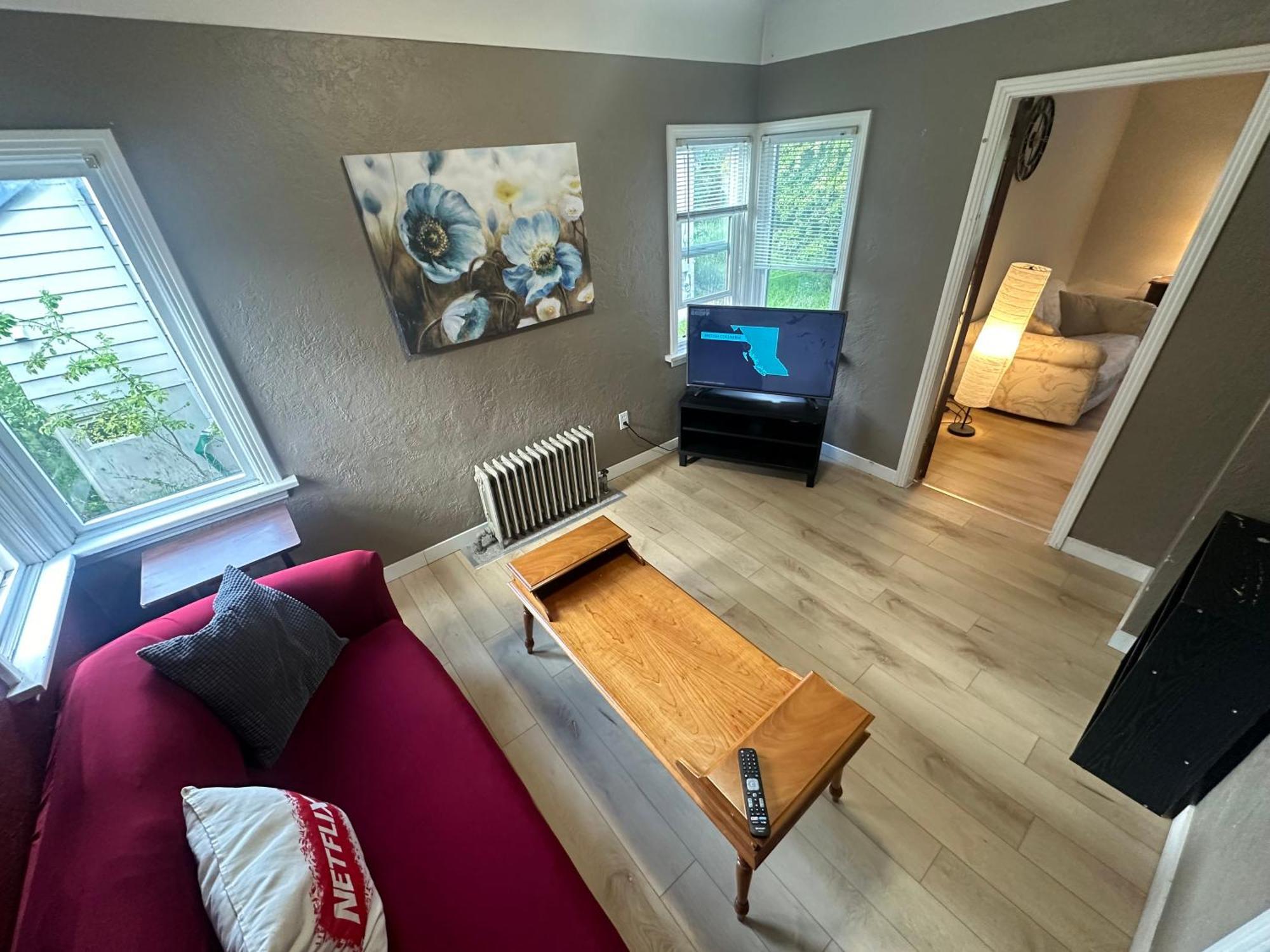 Artistic Apartment Near Downtown Victoria Luaran gambar