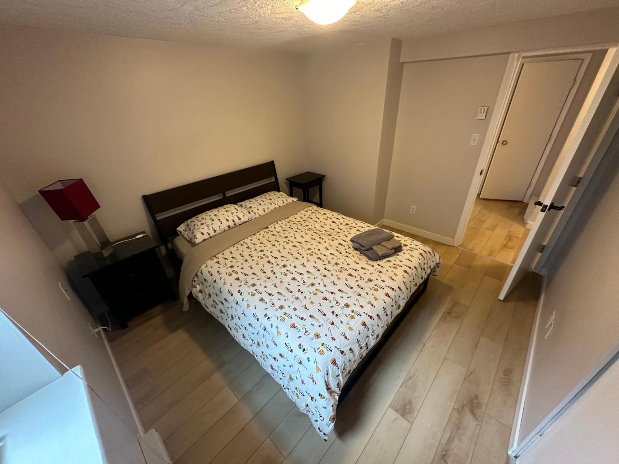 Artistic Apartment Near Downtown Victoria Luaran gambar