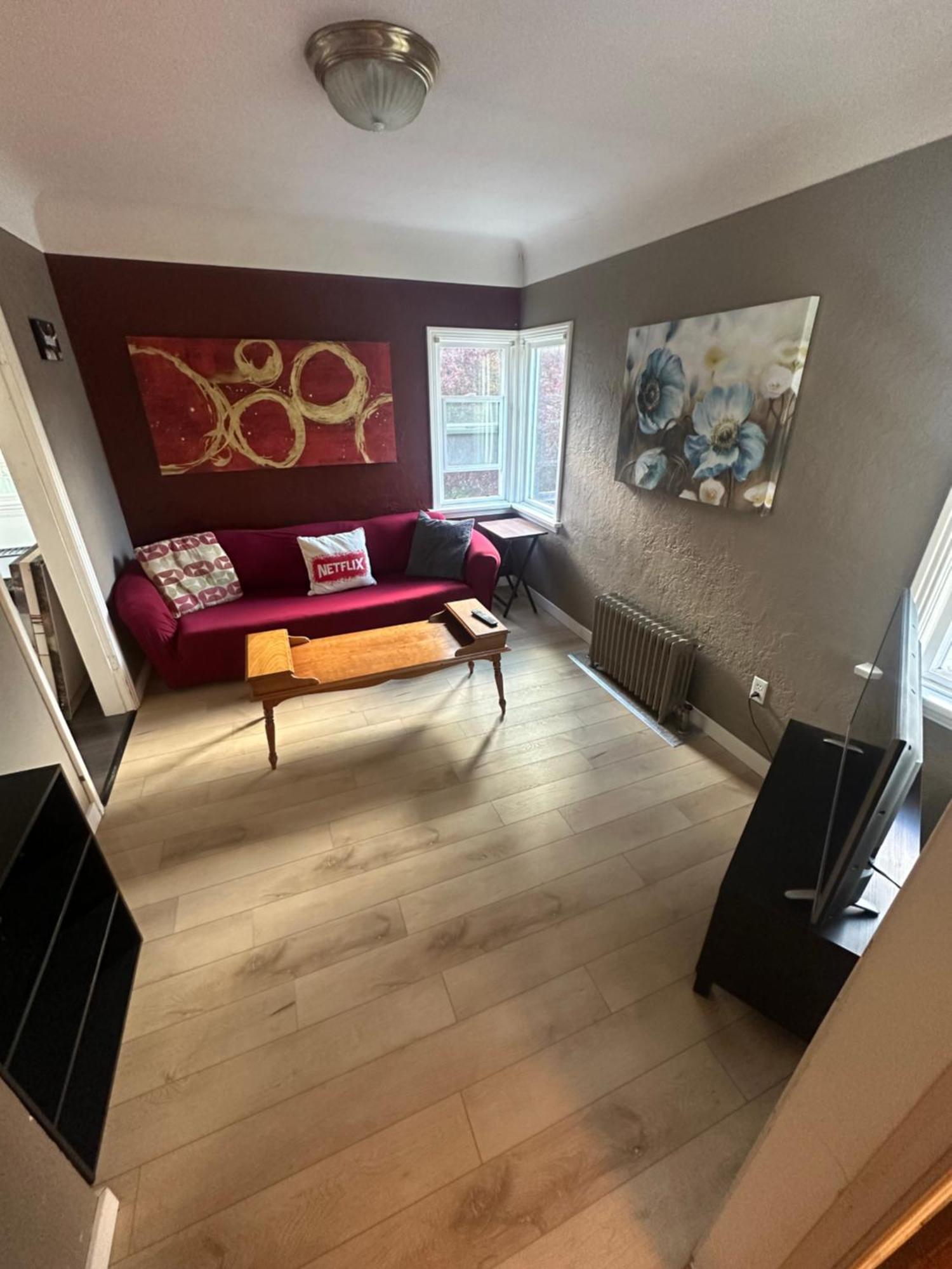 Artistic Apartment Near Downtown Victoria Luaran gambar