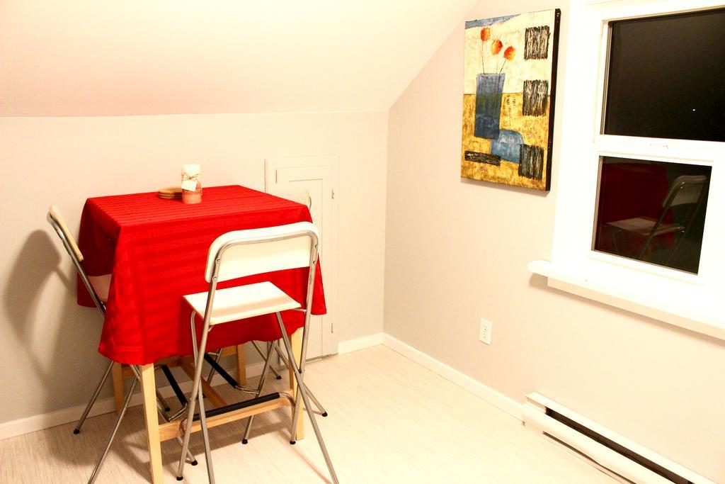 Artistic Apartment Near Downtown Victoria Luaran gambar